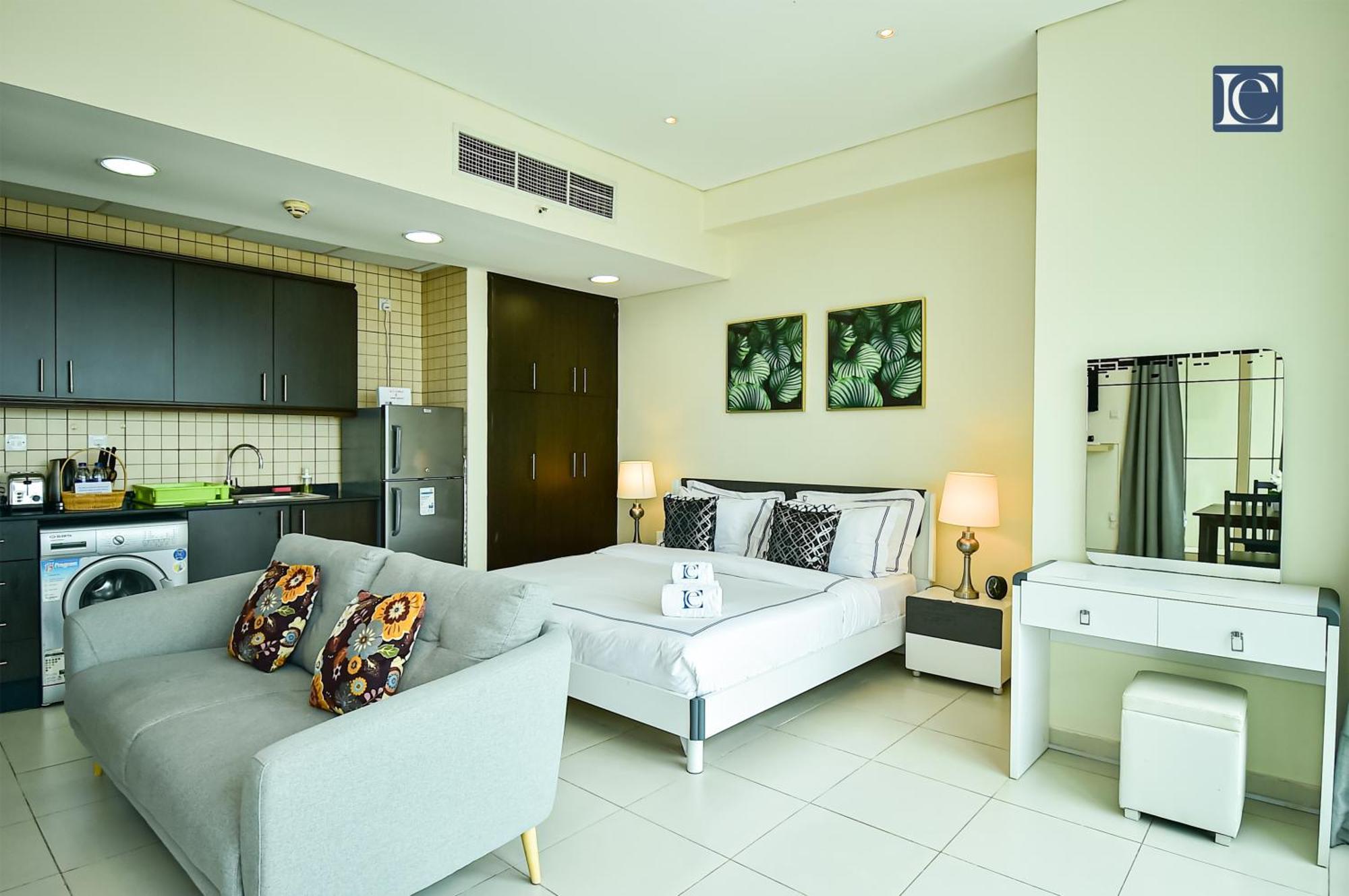 Luxury Escapes - Furnished Studio With Balcony In Royal Oceanic Dubai Exteriör bild
