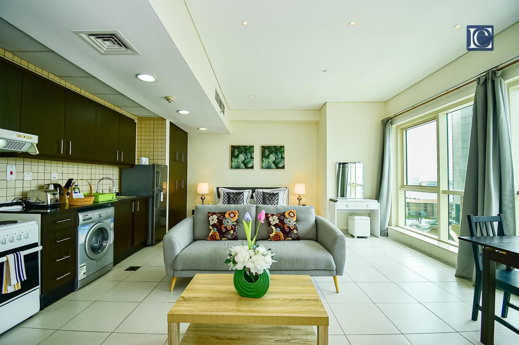 Luxury Escapes - Furnished Studio With Balcony In Royal Oceanic Dubai Exteriör bild